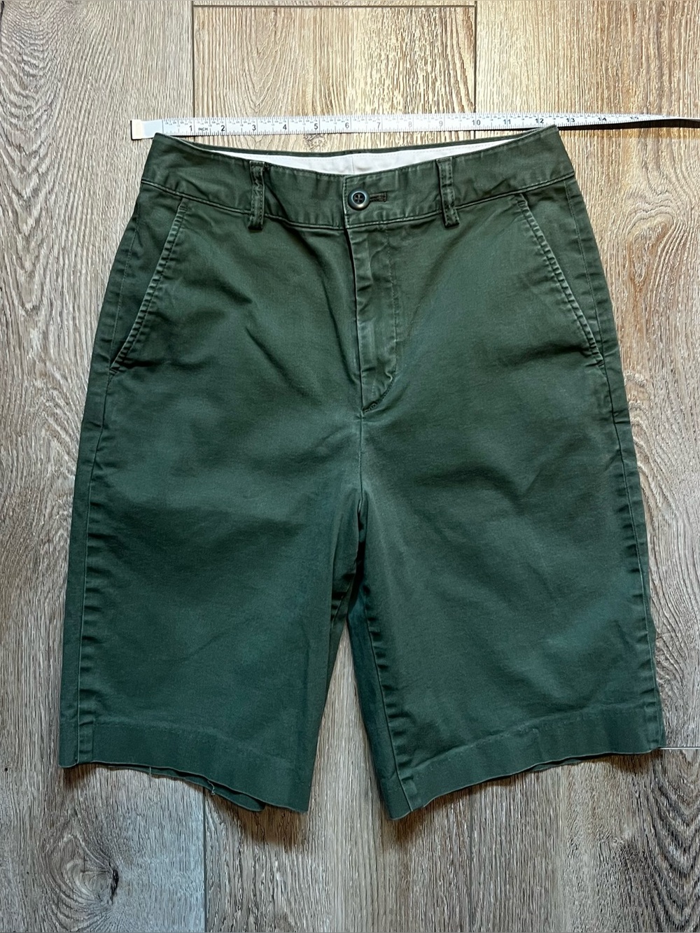 Uniqlo High-waisted Bermuda Chino Shorts | Size 4 | Army Green Color - Picture 2 of 9